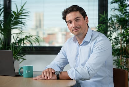 Antón Díez se incorpora a N26 como director general para España y Portugal. Tiene más de 12 años de experiencia en el sector financiero y la banca digital, liderando estrategias de crecimiento y encabezando el lanzamiento de nuevos productos y soluciones de ahorro e inversión. Trabajó para J.P. Morgan, Klarna, Andbank y, más recientemente, Trade Republic, donde en los últimos dos años ha dirigido el negocio de la compañía en España y Portugal.