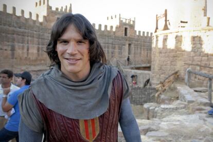 Sergio Peris Mencheta, el actor que interpreta al Capitán Trueno, ayer en el castillo de Burgalimar, en Baños de la Encina.