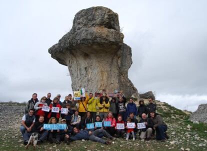 Aficionados al 'geocaching' durante la celebración del décimo aniversario del juego el pasado mes de mayo en la provincia de Palencia.