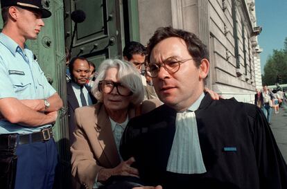 Fernande Grudet, más conocida como Madame Claude, llegando al Palacio de Justicia de París en septiembre de 1992.