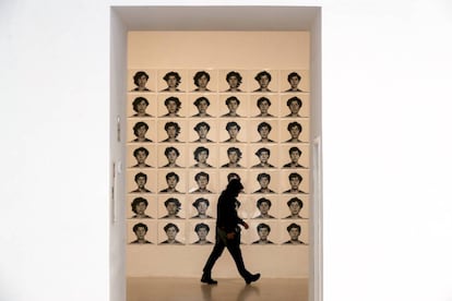 'Autorretrato en el tiempo. 1981-2014', de Esther Ferrer, en el Palacio de Velázquez, en Madrid.