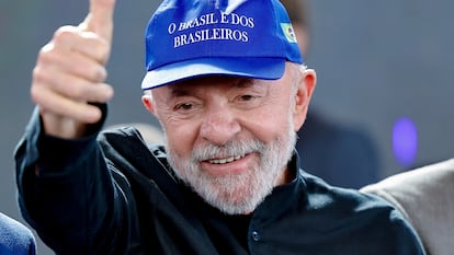 El presidente Lula, con una gorra que dice 'Brasil es de los brasileños', en una foto tomada por su equipo el pasado viernes durante una visita a Linhares, en Espirito Santo.