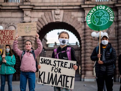 Greta Thunberg en la protesta de este viernes frente al Parlamento de Suecia.