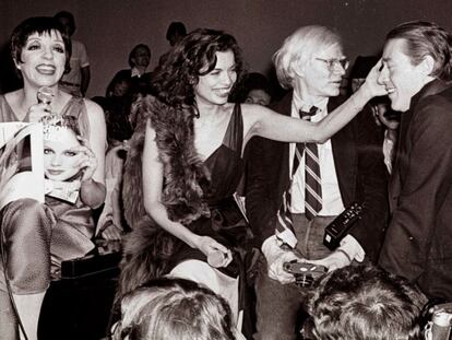Liza Minnelli, Bianca Jagger y Andy Warhol en Studio 54 en los setenta.
