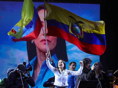 Luisa González del partido Movimiento Revolución Ciudadana asiste al mitin de clausura de la campaña, en Quito, Ecuador, el 16 de agosto de 2023.
