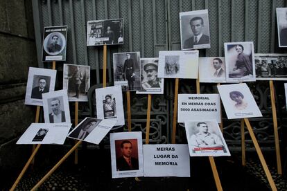 Carteles con algunos de los represaliados por el franquismo cuya memoria debe reivindicarse en Meirás, según defienden los organizadores de la marcha del sábado.