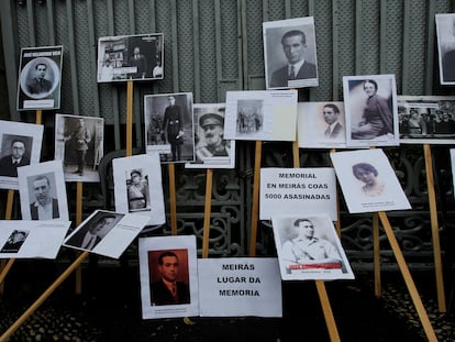 Carteles con algunos de los represaliados por el franquismo cuya memoria debe reivindicarse en Meirás, según defienden los organizadores de la marcha del sábado.