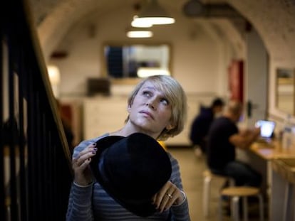 Antonia San Juan en la cafetería de 'The Hat Madrid'.