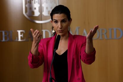 La portavoz de Vox en la Asamblea de Madrid, Rocío Monasterio, ofrece una rueda de prensa.