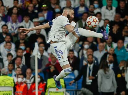 Karim Benzema, durante el partido de vuelta de las semifinales contra el Manchester City en el Bernabéu. 