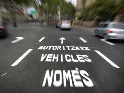 La señalización horizontal en el asfalto de La Rambla se hizo en la noche del jueves pasado.