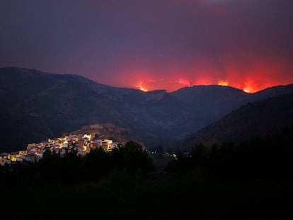 Incendio en Bejís (Castellón), en una imagen del martes.