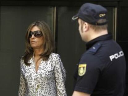 Rosalía Iglesias sale de la Audiencia Nacional.