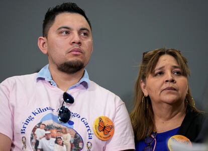 Cesar Abrego Garcia and Cecilia Garcia de Abrego, the brohter and the mother of Kilmar Abrego Garcia, react as U.S. Senator Chris Van Hollen (D-MD) holds a press conference after returning from a visit to El Salvador