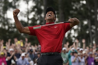 El golfista estadounidense celebra su victoria en el Masters de Augusta.