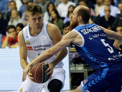 Doncic pugna con Schreiner