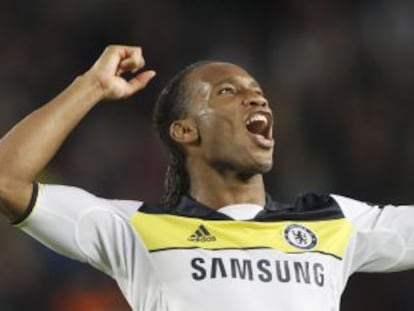Drogba celebra la clasificaci&oacute;n del Chelsea para la final.