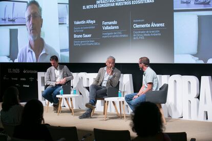 Valentín Alfaya, director de Sostenibilidad de Ferrovial, Bruno Sauer, director general de Green Building Council España (GBCe) y Fernando Valladares, investigador del CSIC, experto en cambio climático.