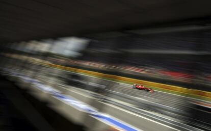 Sebastian Vettel, piloto alemán, conduce su monoplaza durante la carrera.