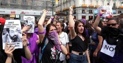 Protesta por la sentencia de La Manada en la Puerta del Sol, en Madrid.
