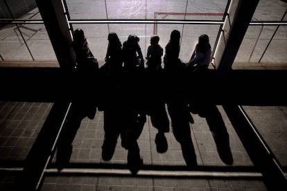 Alumnes de primer i quart d'ESO en un col·legi de Barcelona.