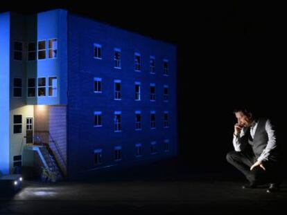 Robert Lepage, durante la representaci&oacute;n de &#039;887&#039; en el Lliure de Barcelona.