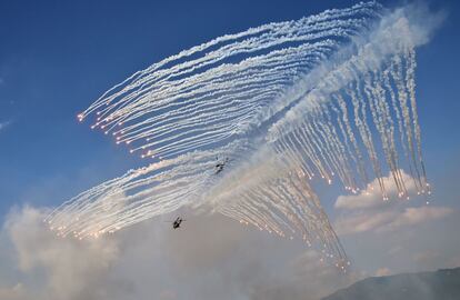 Las fuerzas conjuntas de Corea del Sur y Estados Unidos realizan un ejercicio a gran escala con fuego real cerca de Seúl. Con este ejercicio ponen fin a sus maniobras de verano en territorio surcoreano. Los ejercicios contribuyeron a elevar la tensión con Corea del Norte.