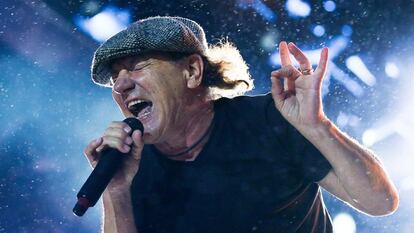 Brian Johnson, voz de AC/DC, se desgañita en un concierto en Nueva Zelanda, en diciembre de 2015.