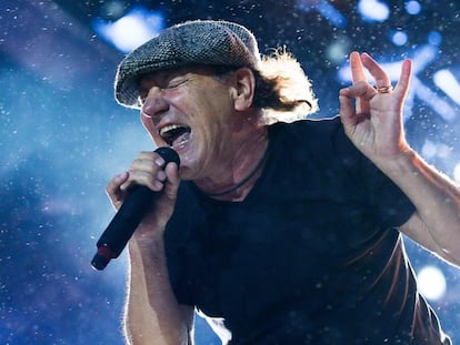 Brian Johnson, voz de AC/DC, se desgañita en un concierto en Nueva Zelanda, en diciembre de 2015.