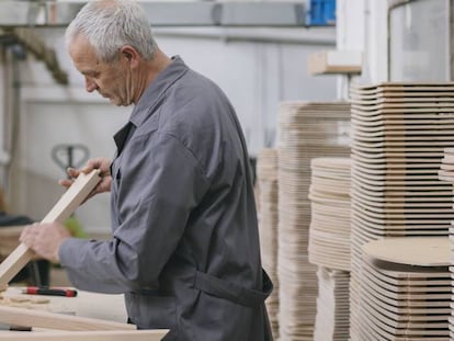 Proceso de producción de un mueble de Andreu World. 