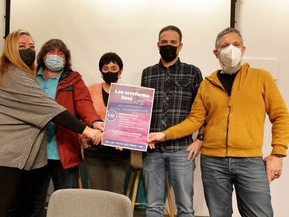 Representantes de los sindicatos, en la sede de ELA en Bilbao.