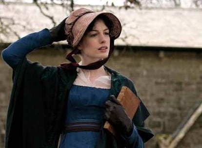 Anne Hathaway, en una imagen de <i>La joven Austen</i>, dirigida por Julian Jarrold.