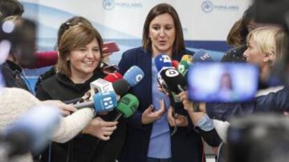 María José Catalá, candidata del PP a la alcaldía de Valencia, (a la izquierda), con la presidenta del partido, Isabel Bonig. 