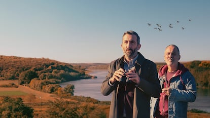 Luis Zahera y Javier Gutiérrez, en 'Pájaros'.