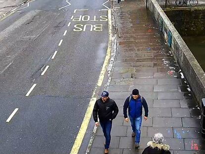 Los espías bajo el alias Alexander Petrov y Ruslan Boshirov captados por una cámara de videvigilancia en Salisbury, el 4 de marzo de 2018.