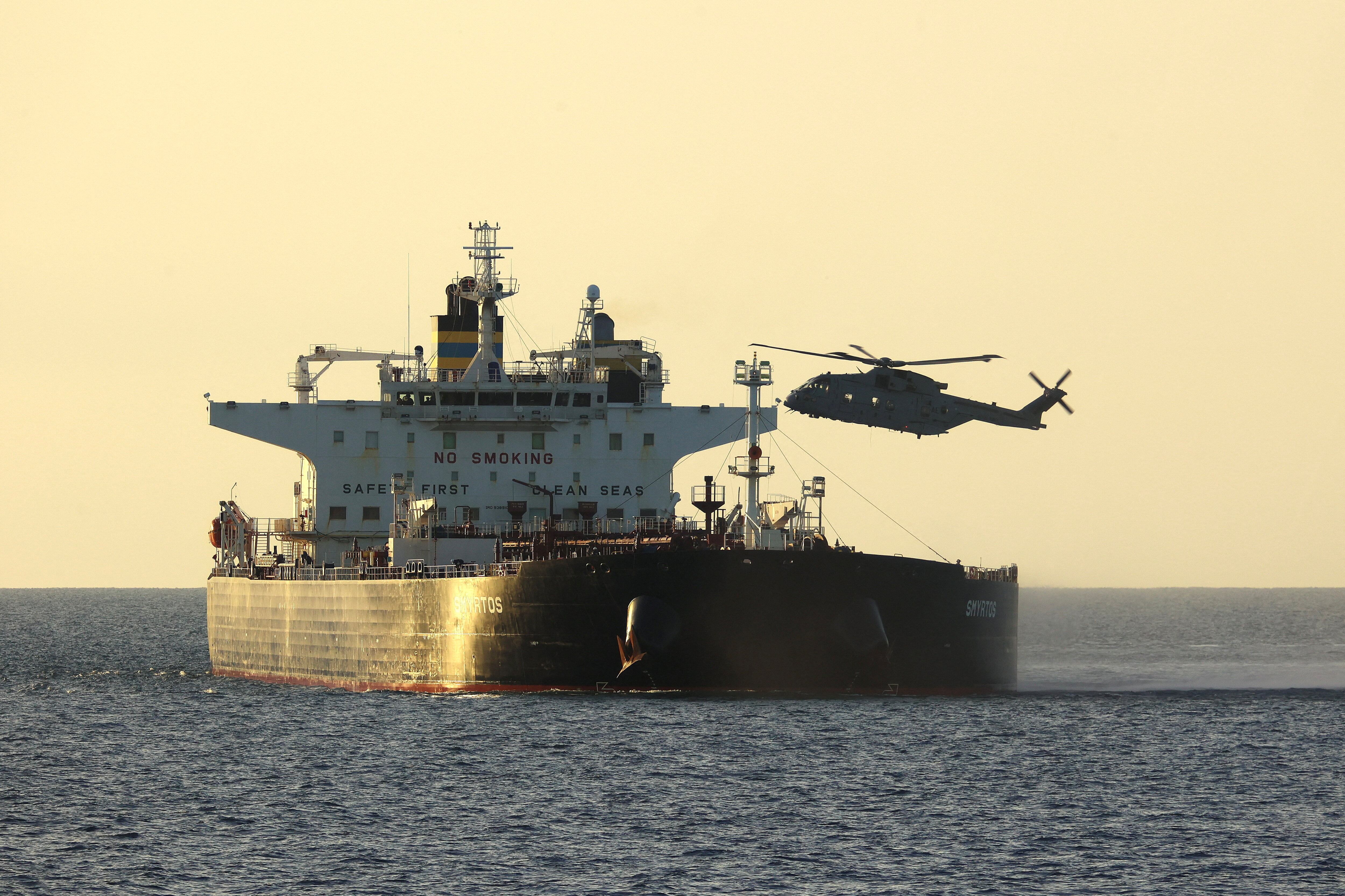 Fuerzas especiales de la Marina británica toman al asalto un petrolero de la ‘flota fantasma’ rusa en el canal de la Mancha