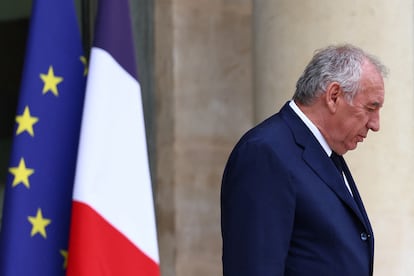 El primer ministro francés, Fracçois Bayou, este miércoles a su salida del Elíseo, en París.