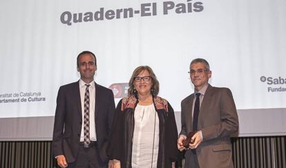 Los periodistas Miquel Noguer y Carles Geli, junto a la cr&iacute;tica de arte Anna Maria Guasch. 