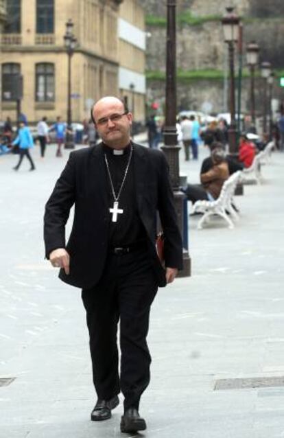 El obispo de San Sebastián, José Ignacio Munilla, tras la conferencia de prensa que ha ofrecido hoy en San Sebastián.