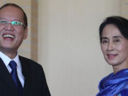 El presidente filipino junto a Aung San Suu Kyi.