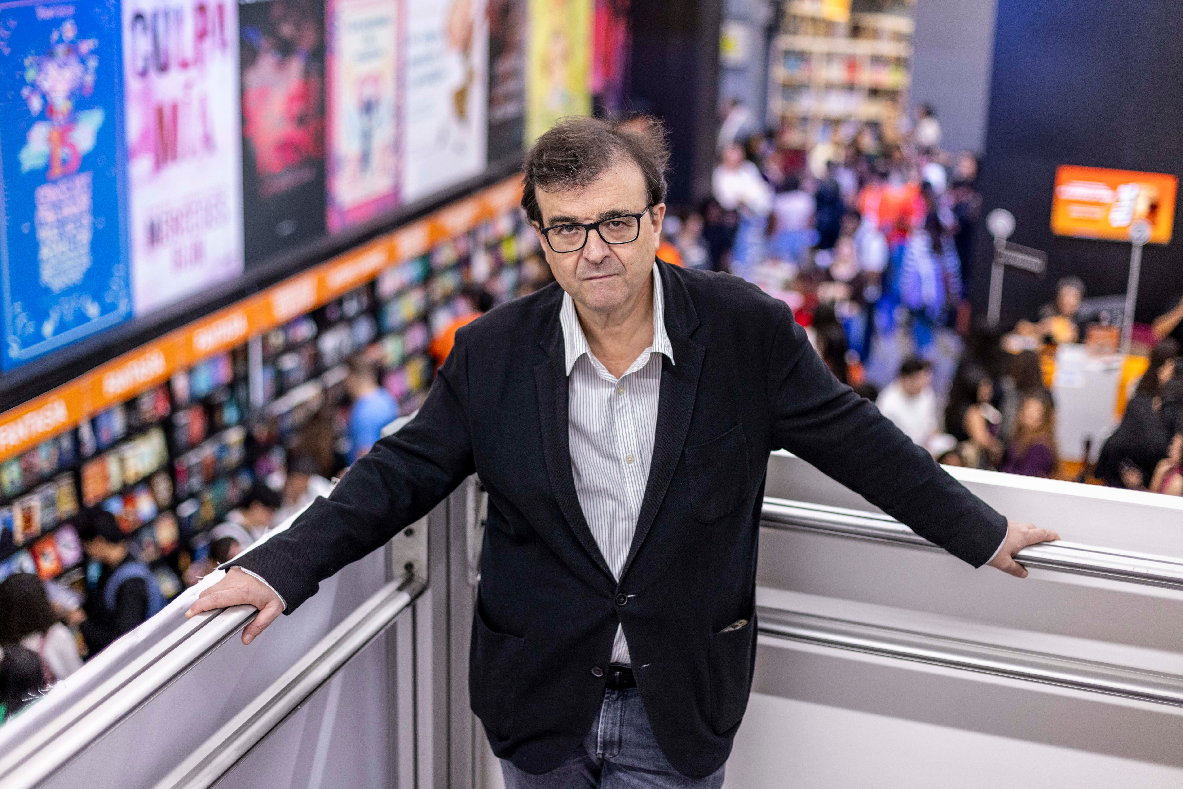 Javier Cercas en el stand de Penguin Random House.
