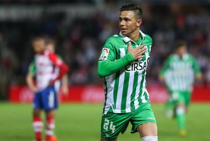 Rub&eacute;n Castro celebra su primer gol