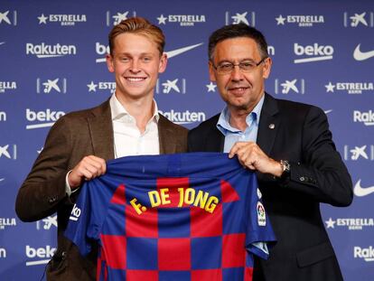 Bartomeuy De Jong, en la presentación del jugador holandés.