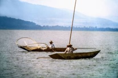 Pescadores en el lago Pátzcuaro, en Michoacán.