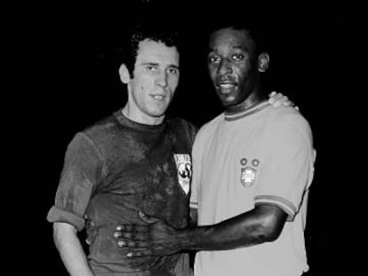 Amancio y Pelé, en el partido de la selección de la FIFA contra Brasil.