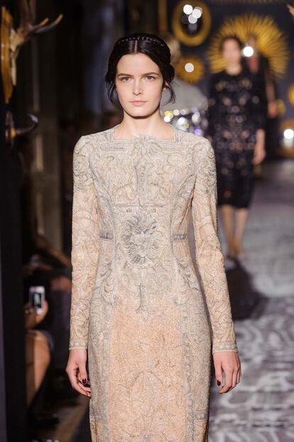 valentino no defrauda en paris con una coleccion sublime