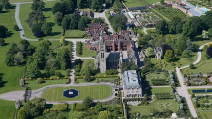 Vista aérea de la finca Eaton Hall, residencia del duque de Westminster, Hugh Grosvenor, en Cheshire (Inglaterra).