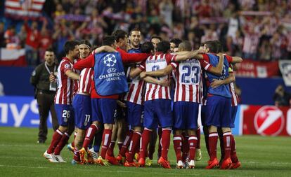Los jugadores del Atlético celebran la victoria ante el Barça en los cuartos de la Champions de 2014.