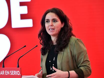 Mónica Carazo, durante la presentación de la campaña electoral del PSOE en la sede de Ferraz.