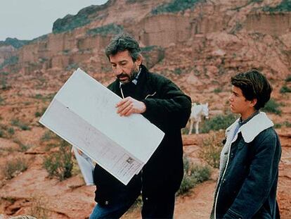 José Sacristán (a la izquierda), en una imagen de <i>Un lugar en el mundo</i>, de Adolfo Aristarain.